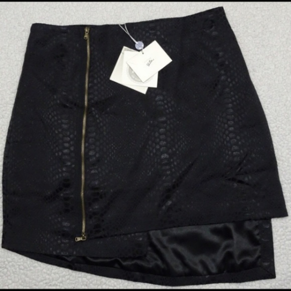 Shilla Dresses & Skirts - NWT Shilla Mirage Snake Unbalanced Skirt Size M